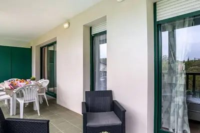 Image de Joli appartement pour 6 personnes avec Wifi, piscine, Tv et terrasse