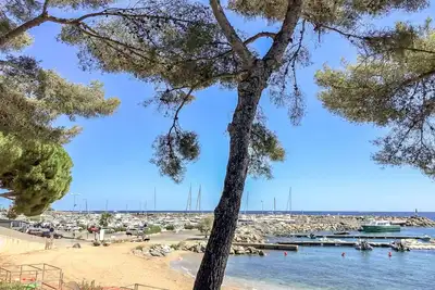 Image de Bel appartement avec piscine, Wifi, bain à remous, climatisation, Tv, terrasse et animaux admis