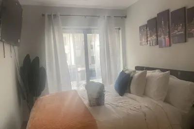 Cozy 3 bedroom apartment w balcony