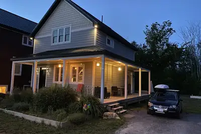 Image de Joly Home in the heart of Chelsea village. Near all the amenities.