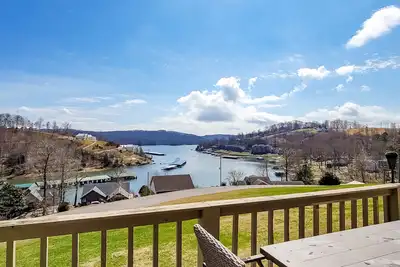 Image de Lovely lakeside home w/ central Ac, & shared tennis court