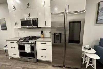 Image de Bright and Modern 2 Bedroom Townhome