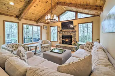 Image de Pool & Lake Access: Idyllic Cottage in Newland