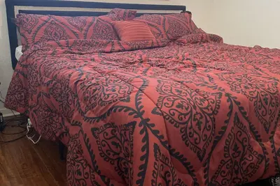 Image de Only 15 minutes away from downtown! !