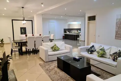 Image de Lovely & Huge 2 Bed Apartment in Heart of the city
