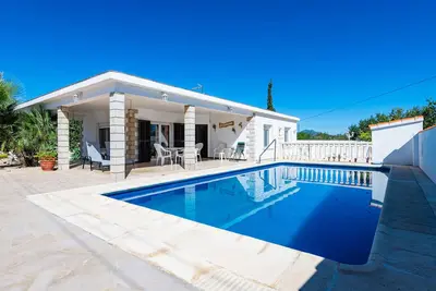 Image de Villa 'Casa Sorpresa' près de la plage avec piscine et Wi-Fi