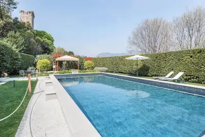 Image de Appartement 'Antica Torre Byron' avec piscine partagée, Wi-Fi et climatisation