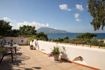 Image de Villa Sul Mare Vista Tramonto avec vue sur la mer, jardin et Wi-Fi.