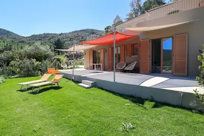 Image de Luxury apartment with private access to the sea.