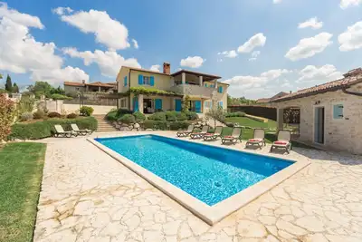 Image de Villa Vista Azzurra with pool, summer kitchen and well-tended garden