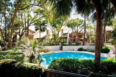 Image de Beautifully renovated 3-Bdrm Villa w\/ covered porch, steps to resort pool