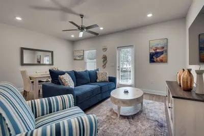 Image de Modern Townhome Centrally Located From Activities