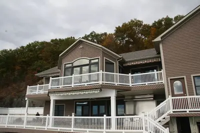 Image de Beautiful, 5 bedroom, waterfront property on Cayuga lake!