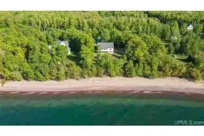 Image de New Lakefront Retreat with Spectacular Views