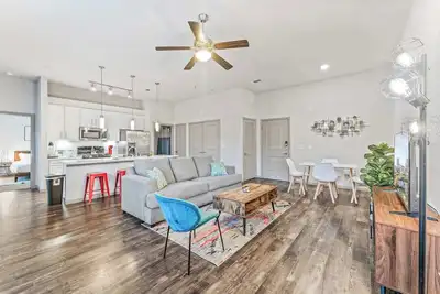 Image de Cozy 2br suite close to Downtown w/ fast WiFi