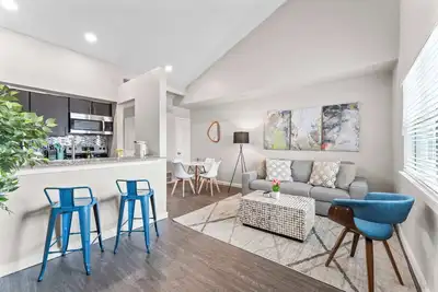 Chic King Bed 1br Suite, 5 Min to Dt