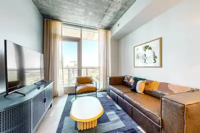 Image de Rainey Street Luxe condo -  skyline-view balcony - rooftop pool & gym
