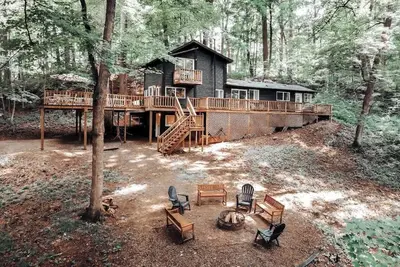Image de Private Modern Cabin | Hot Tub, Winter Specials!