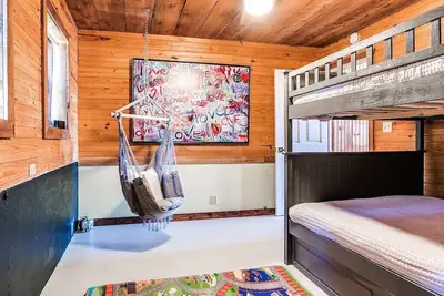 Image de Waterfront Sandy beach 3/3 Eufaula home w/ Hot Tub firepit zipline pond & land!