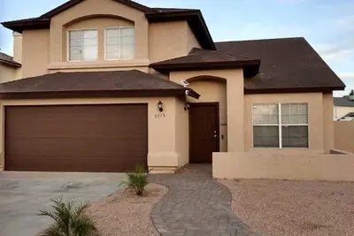 Image de Stadium Side Serenity: Your Home Away from Home