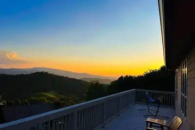 Image de Serene Mountain Cottage with Amazing Sunset Views