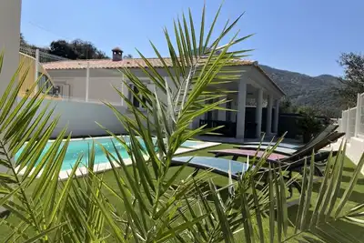 Image de Agréable Villa avec piscine, tout confort, face aux montagnes à 2 km de la Ville
