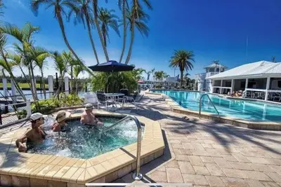 Comfortable Condo w/marina and Icw views & Private Beach Access