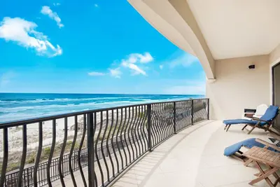 Image de ☀Beach Front~ Remodeled~Pool~Beach Service~4br Villa Coyaba 202