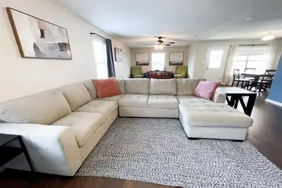 Image de James Inn Summary:<br>We