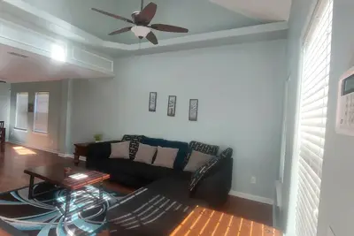 Image de 4 Bed 3. 5 bath with king bed and jacuzzi tub!