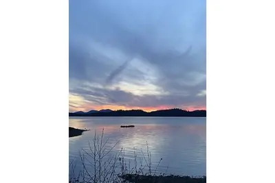 Image de Experience Sitka charm, steps away from your cozy 1-bedroom retreat