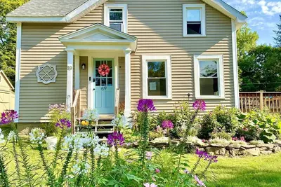 Clean & Modern space with a mix of original warmth and charming renovation.