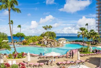 Image de Spend Christmas in Maui watching for whales from your balcony