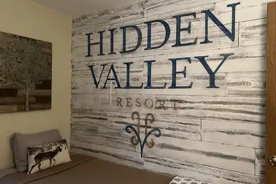 Image de King Bed! 2br2ba ground level. Near golf & two pools. Well equipped kitchen!