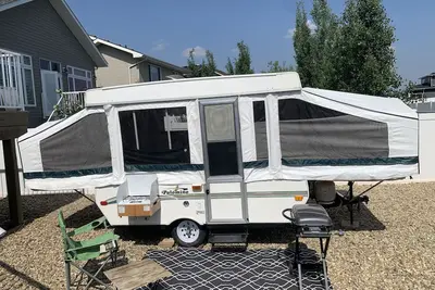 Image de Lets Go Camping Easy Pull Luxury Tent Trailer.