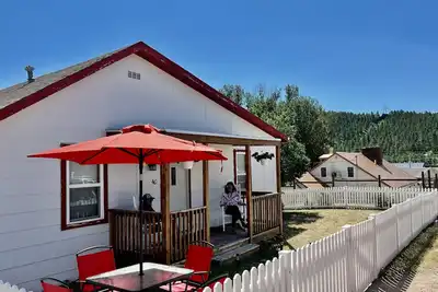 Image de Cute Custer Cottage - Walk to restaurants and shopping