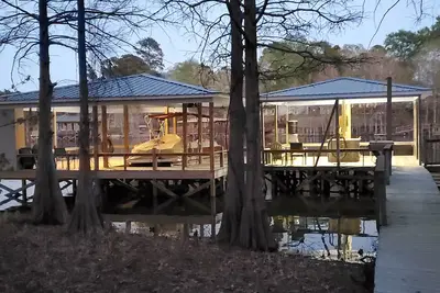 Image de Family Lake Getaway/Fisherman's Paradise with private boat ramp