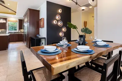 Image de ❤️PiH❤️ House of Light★Closest to KaMilo Pools★Free 2026 Hilton Waterslide & Pool Passes