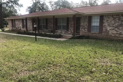 Image de Mama's House has a Garage &  Sparkling Clean. 4 bedrooms 3 baths. sleeps 8 \n\n\n\n