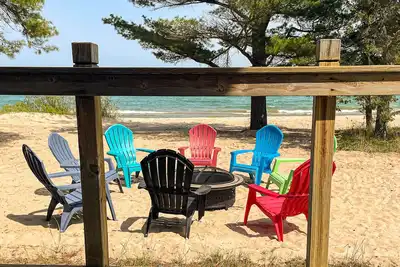 Image de The sugar sand of Lake Huron is waiting for your family!