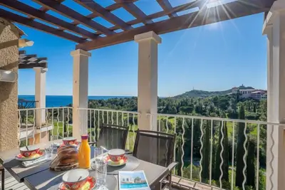 Image de L'Esquinade (J4 332) by Interhome