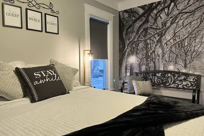 Image de Historic Tree-Themed Home Minutes from Birch Run/Frankenmuth