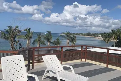 Image de Beachfront condo a cross the street from the beach