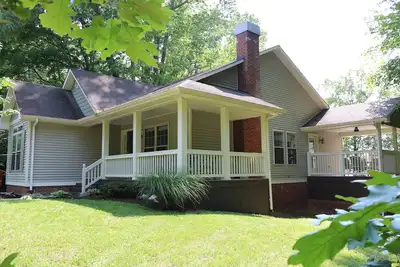 Image de Drift Inn just 10 minutes from Jamestown Marina