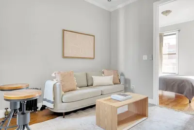 Image de Sleek East Village 2br w/ W/D, near great restaurants, by Blueground