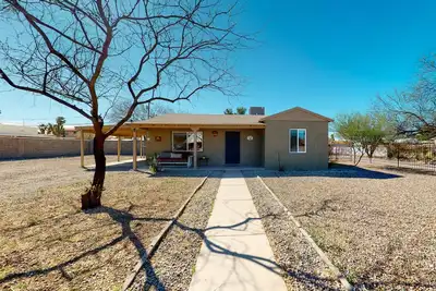 Image de Desert home with central Ac, WiFi, washer/dryer - dogs are welcome