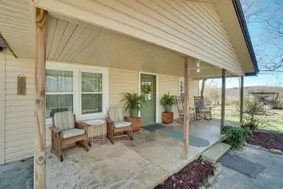 Image de Wine Country Retreat w/ Fire Pit + Sunroom!