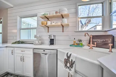 Image de Vintage Bishop House in Downtown w/ Porch Swing!