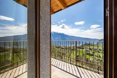 Image de Appartement Bocca Nevese Pino avec vue sur le lac, jardin & Wi-Fi