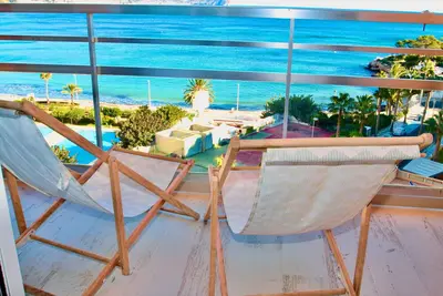 Image de Appartement \"Playa Calpe\" avec vue sur mer, balcon, piscine partagée et Wi-Fi.